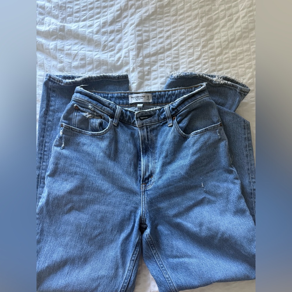 Abercrombie & Fitch The 90s Relaxed High Rise Med Blue Jeans Distressed 29 8R